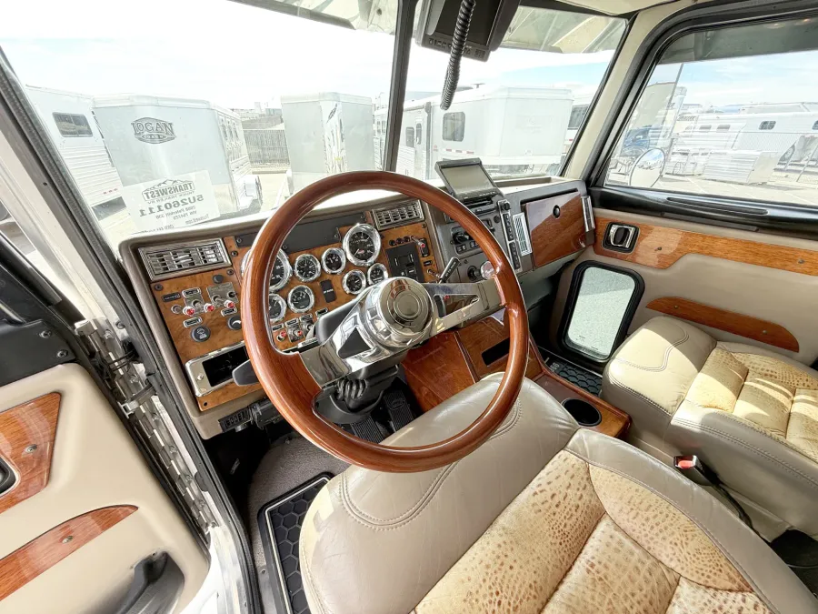 2008 Peterbilt 330 Schwalbe Hauler | Photo 5 of 19