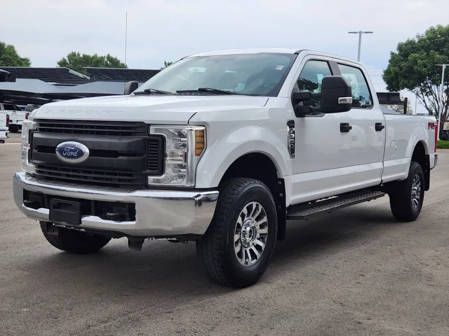 2019 Ford Super Duty F-350 SRW | Photo 3 of 30