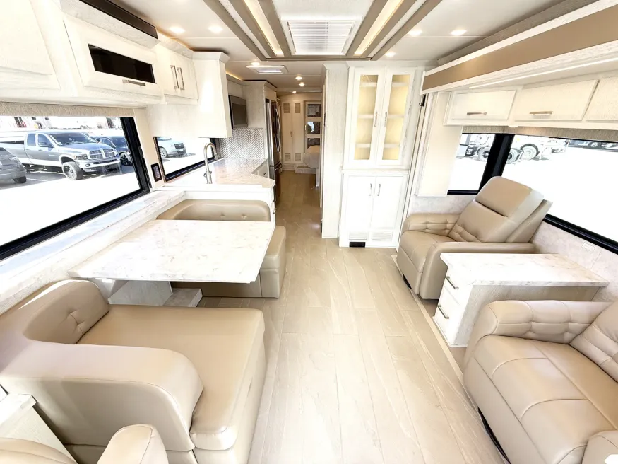 2022 Newmar New Aire 3543 | Photo 4 of 31