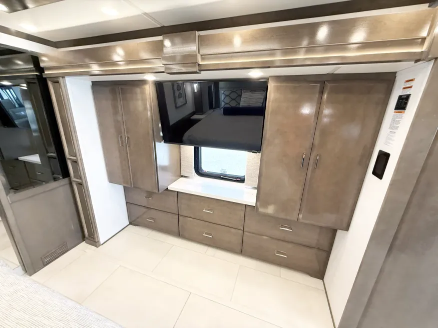 2027 Newmar Mountain Aire 3825 | Photo 16 of 28