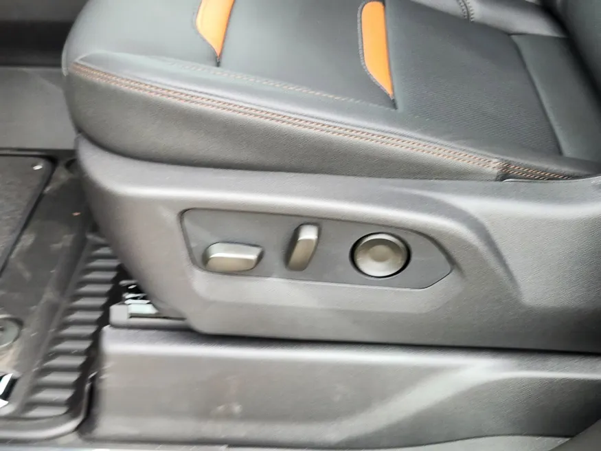 2026 GMC Sierra 1500 AT4 | Photo 17 of 23