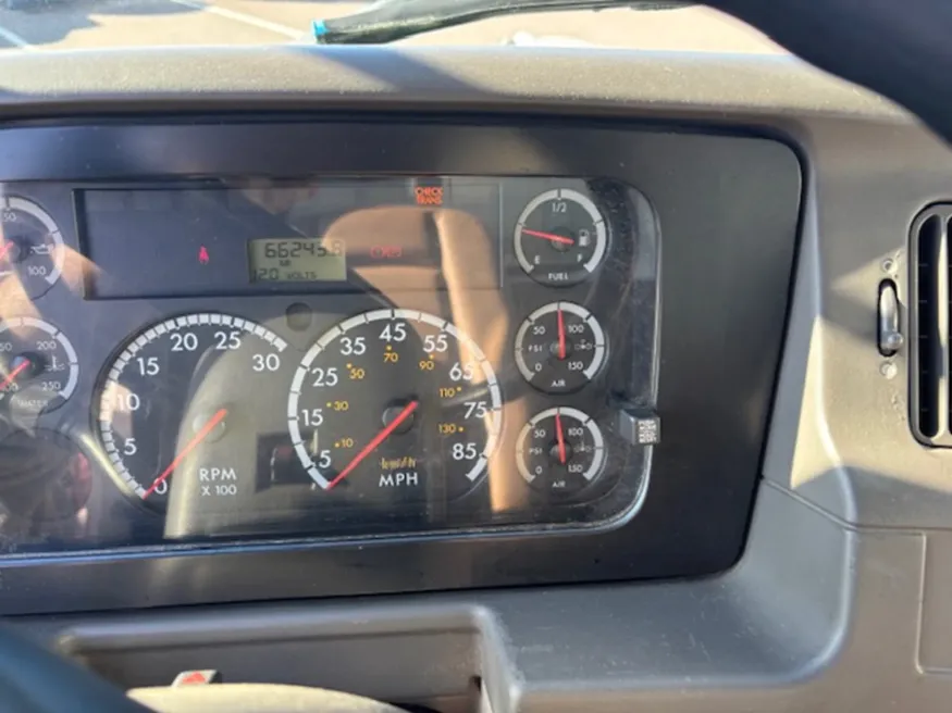 2003 Sterling L7500 | Photo 10 of 12