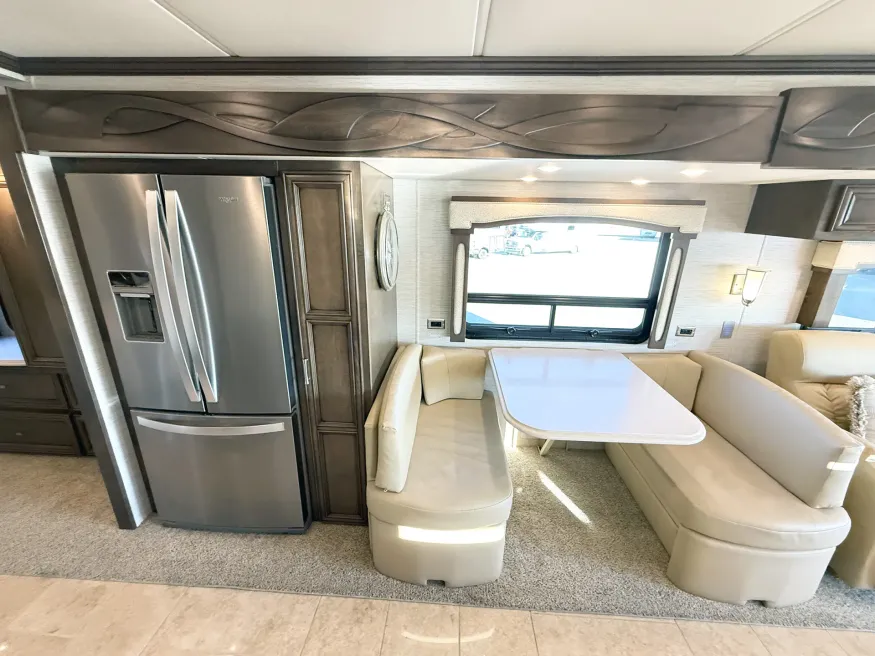 2019 Newmar Ventana 4037 | Photo 10 of 31