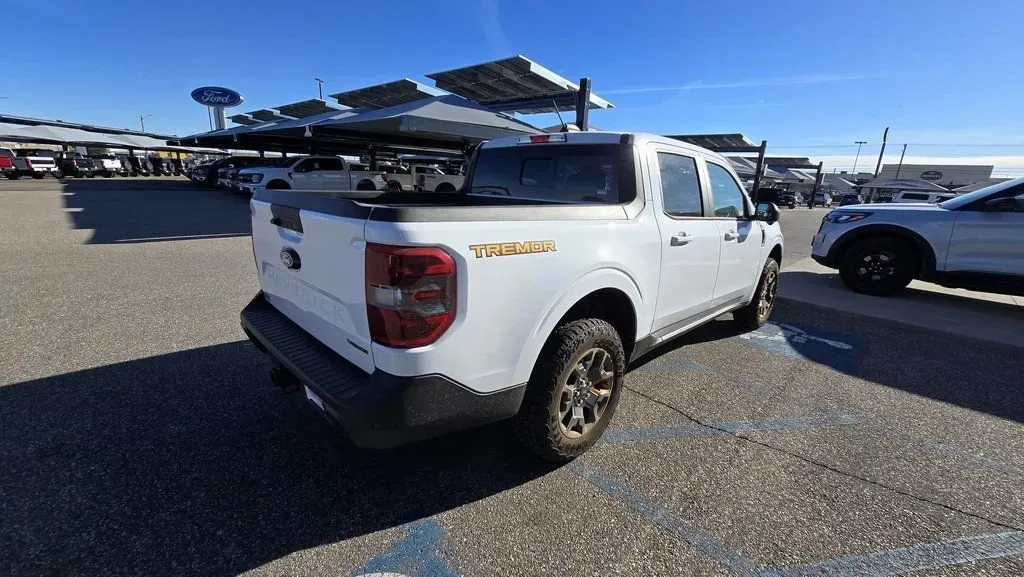 2025 Ford Maverick | Photo 5 of 32