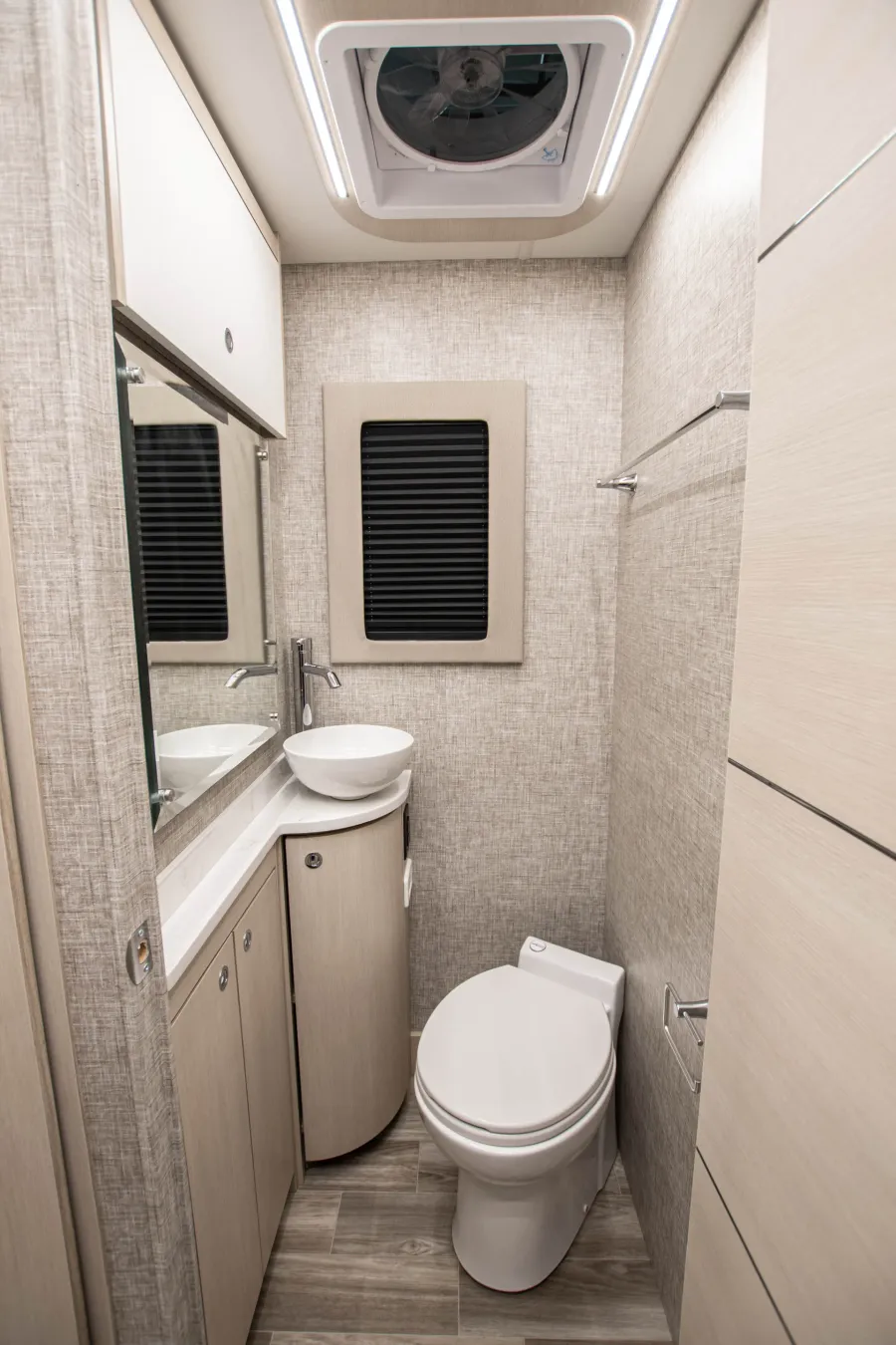 2026 Tiffin Wayfarer 25XLW | Photo 14 of 16