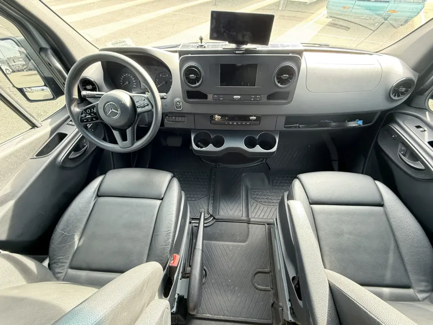 2020 Mercedes Benz Van Works 170 Custom | Photo 6 of 17