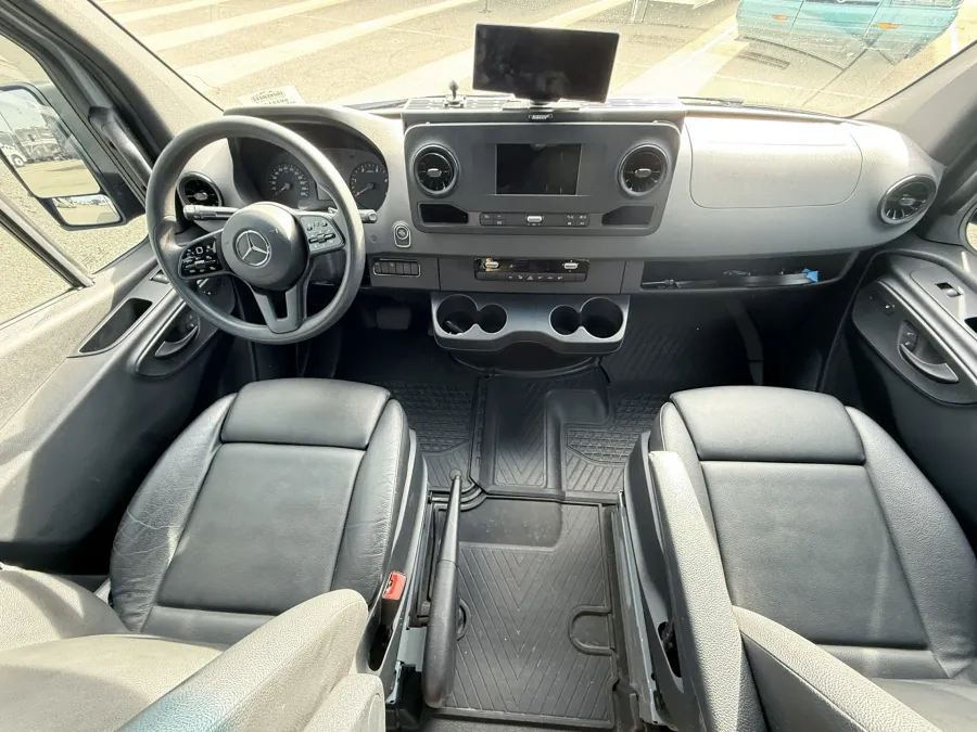 2020 Mercedes Benz Van Works 170 Custom | Photo 6 of 17