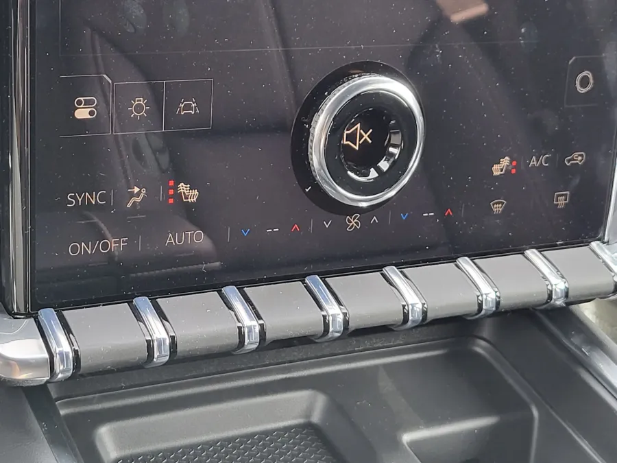 2026 GMC Acadia AWD Elevation | Photo 16 of 26