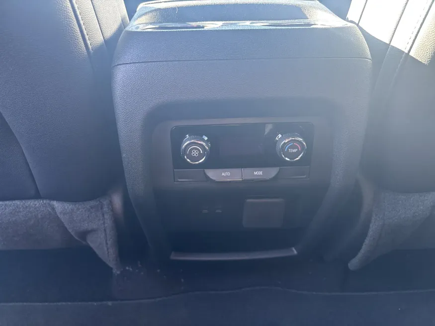 2026 Chevrolet Traverse AWD LT | Photo 12 of 22