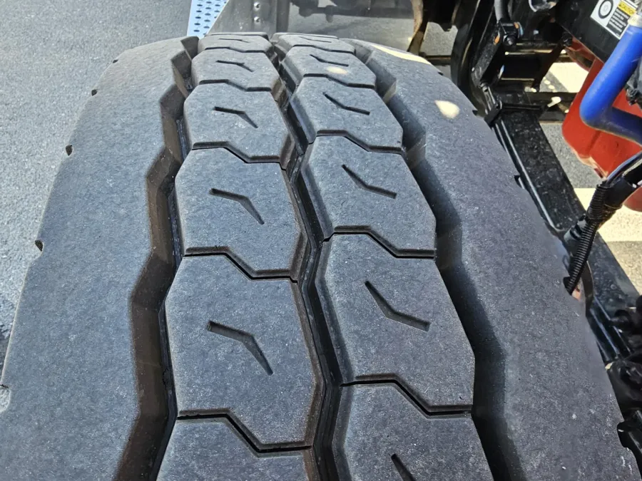 2025 Kenworth W900 | Photo 19 of 21