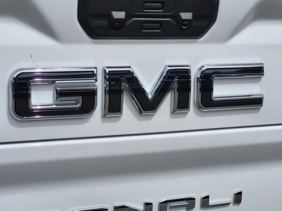 2026 GMC Sierra 2500HD Denali Ultimate | Photo 10 of 25