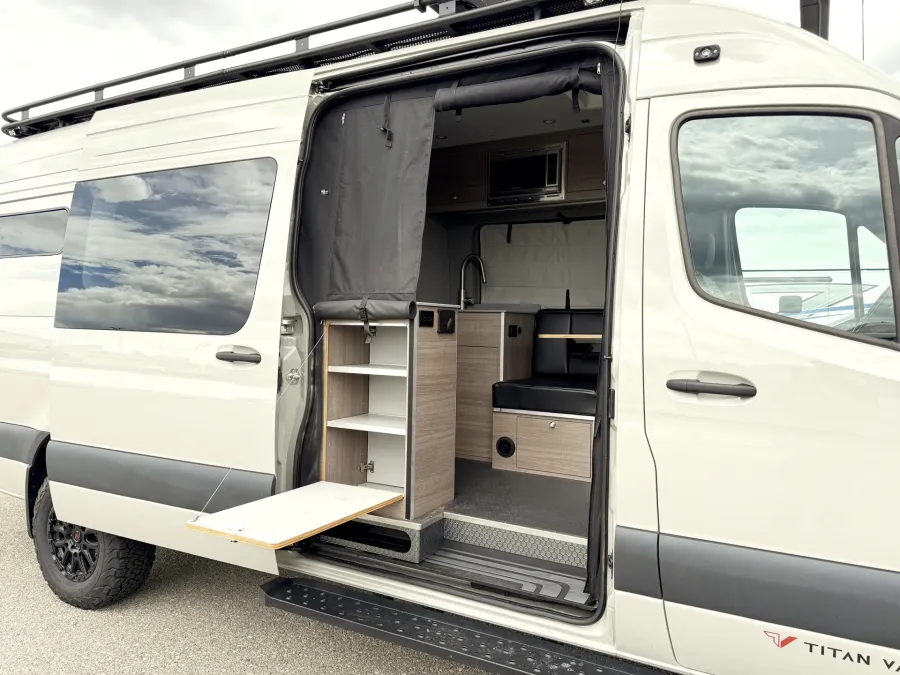 2024 Mercedes Benz 170 Ultra | Photo 4 of 22