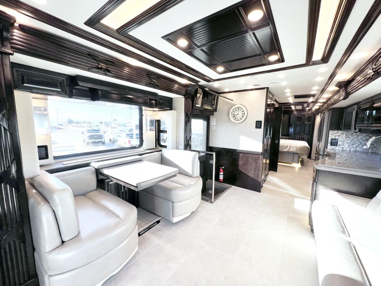 2023 Newmar Supreme Aire 4061 | Photo 4 of 35