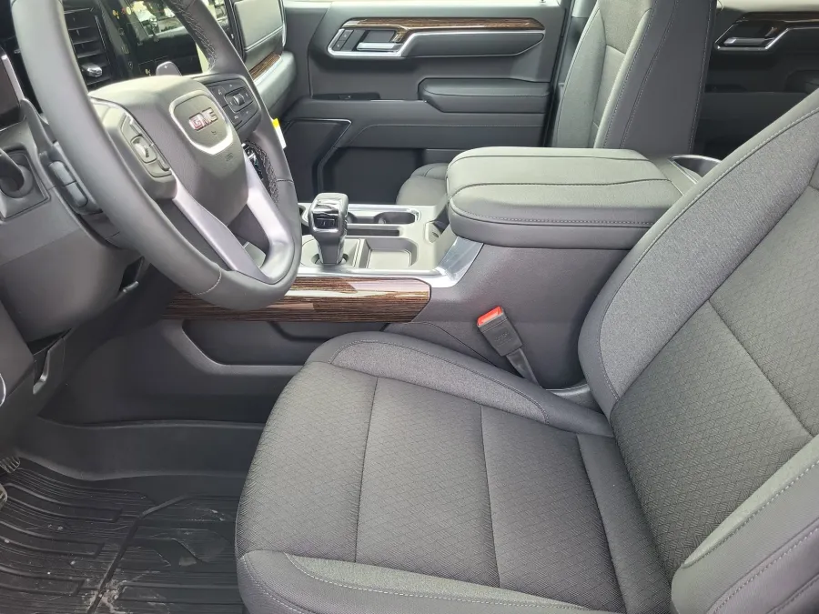 2026 GMC Sierra 1500 Elevation | Photo 8 of 23