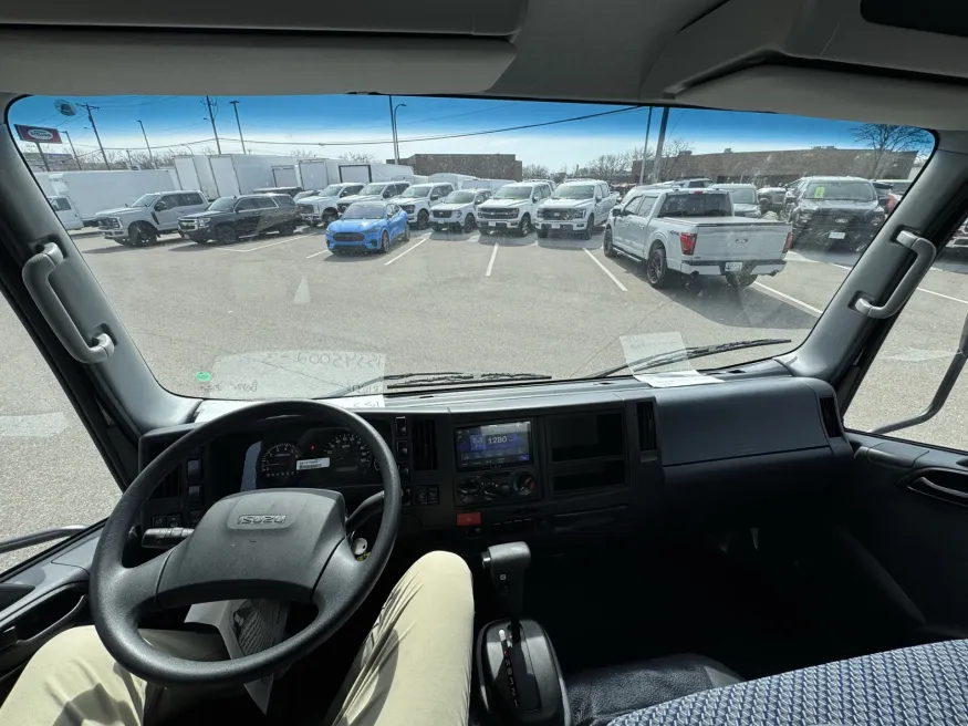 2025 Isuzu NRR GAS | Photo 21 of 21