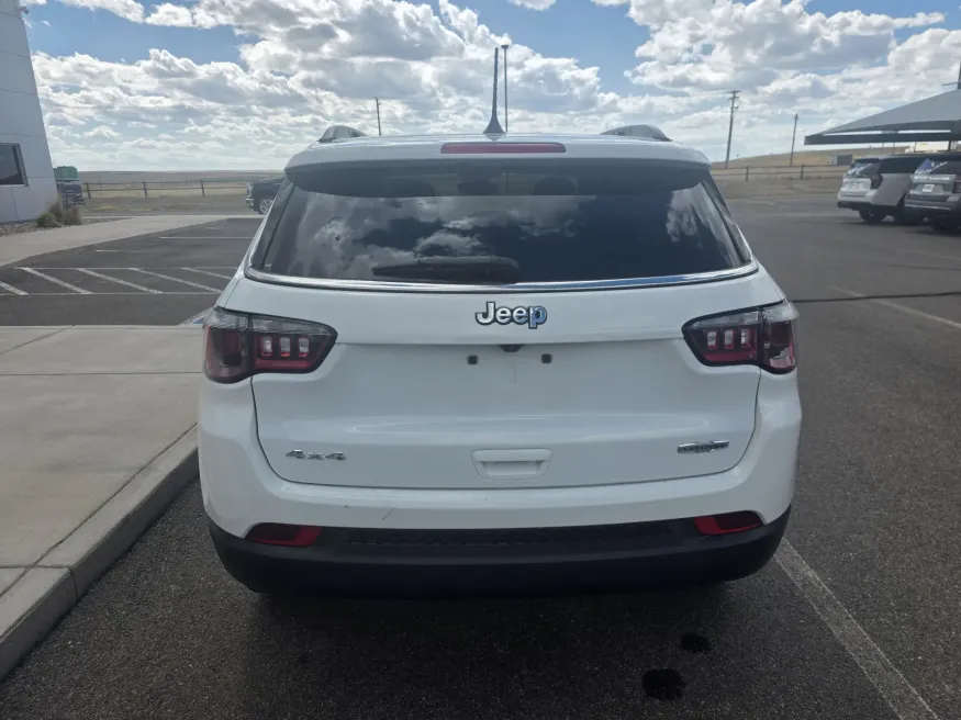 2024 Jeep Compass Latitude | Photo 6 of 21