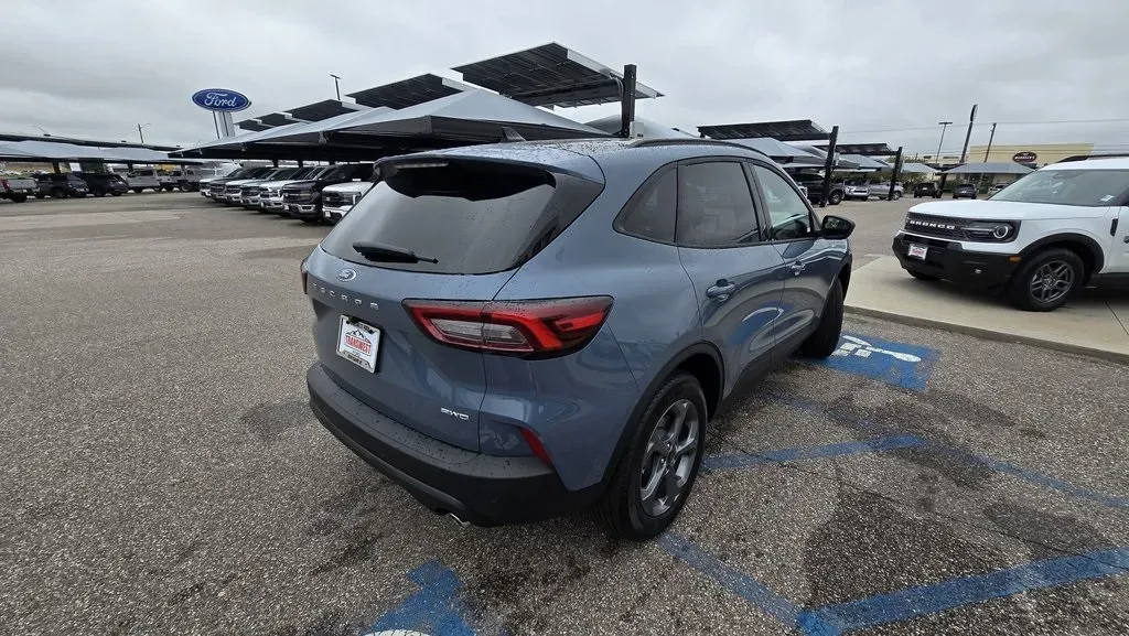 2026 Ford Escape | Photo 5 of 30
