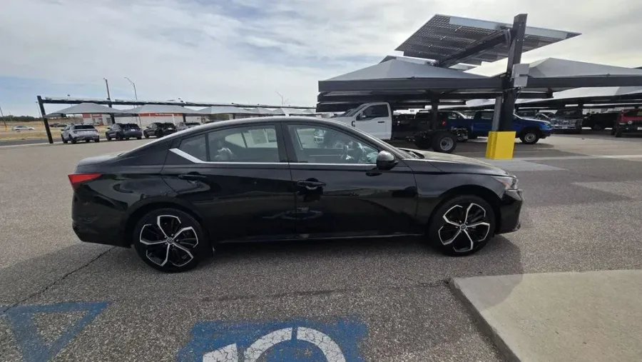 2024 Nissan Altima | Photo 4 of 27