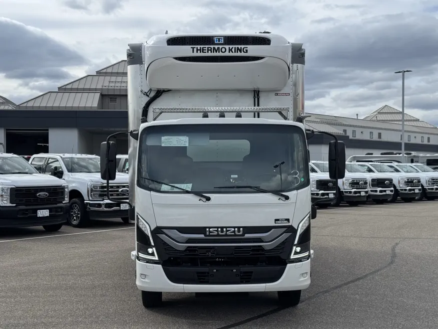 2025 Isuzu NRR | Photo 2 of 17