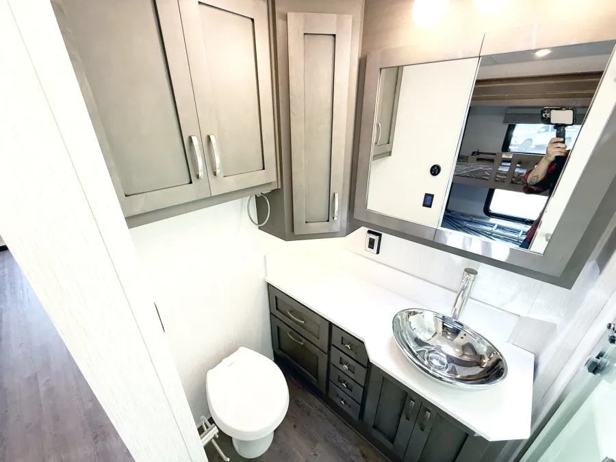 2027 Newmar Bay Star 3640 | Photo 15 of 31