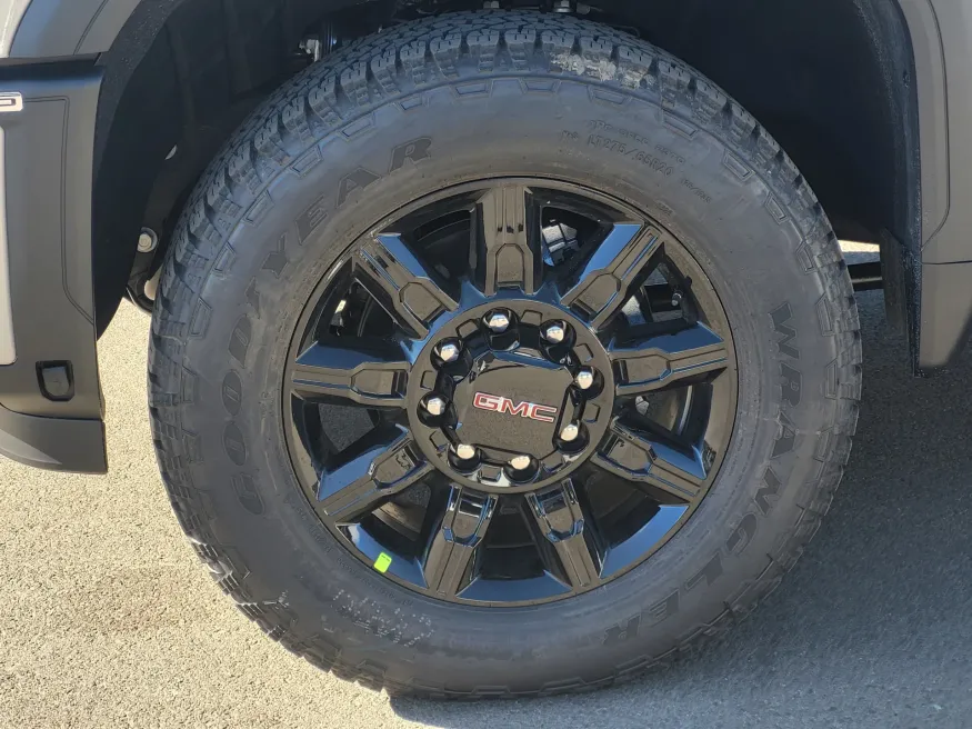 2026 GMC Sierra 2500HD AT4 | Photo 9 of 31