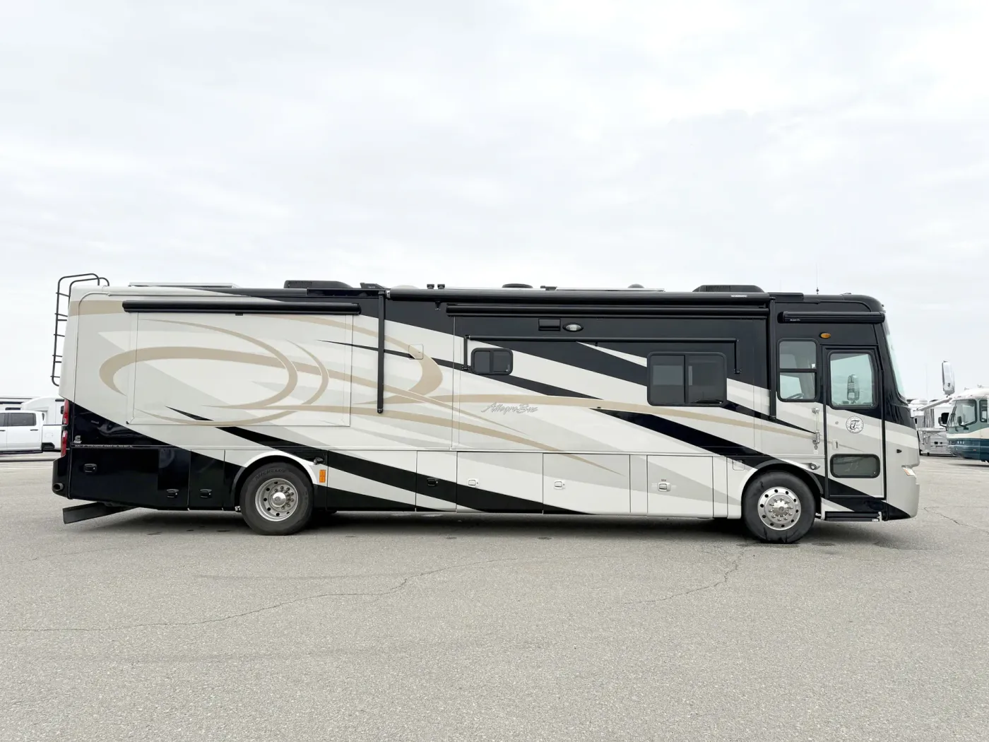 2010 Tiffin Allegro Bus 40QXP | Photo 3 of 12