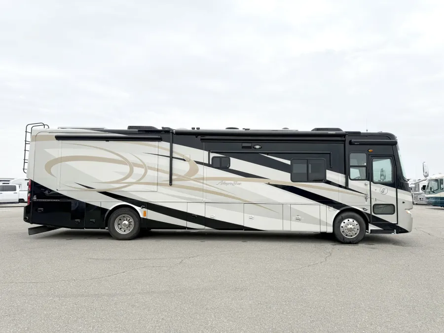 2010 Tiffin Allegro Bus 40QXP | Photo 3 of 12