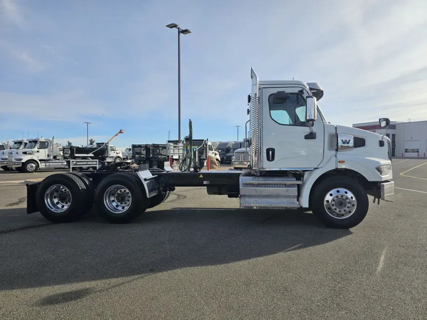 2023 Western Star 47X | Photo 4 of 18