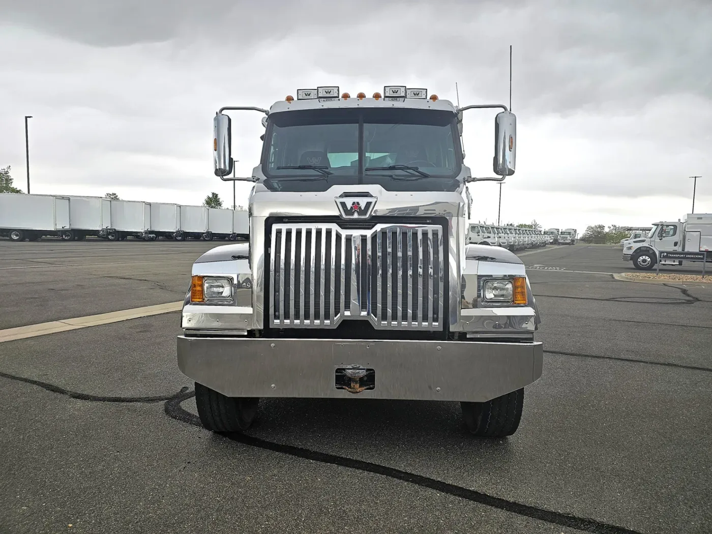 2018 Western Star 4700SF | Photo 2 of 17