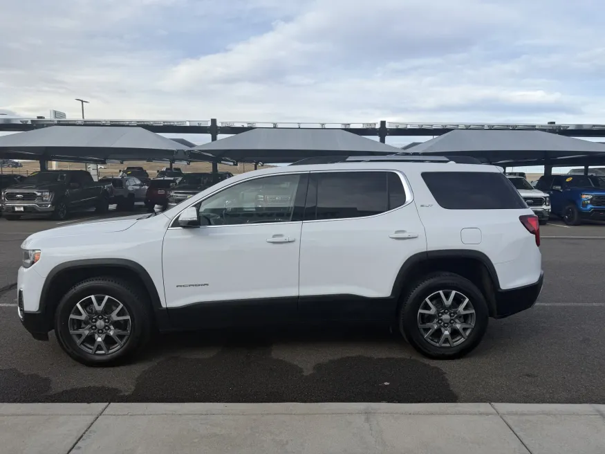 2023 GMC Acadia SLT | Photo 4 of 22