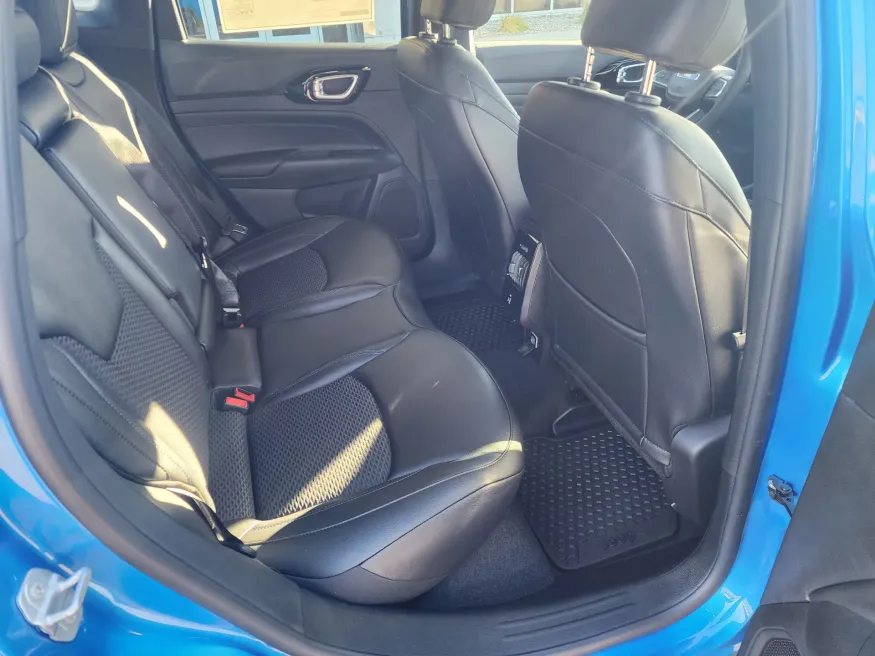 2026 Jeep Compass Latitude | Photo 11 of 19