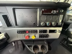 2022 Freightliner Cascadia | Thumbnail Photo 9 of 14