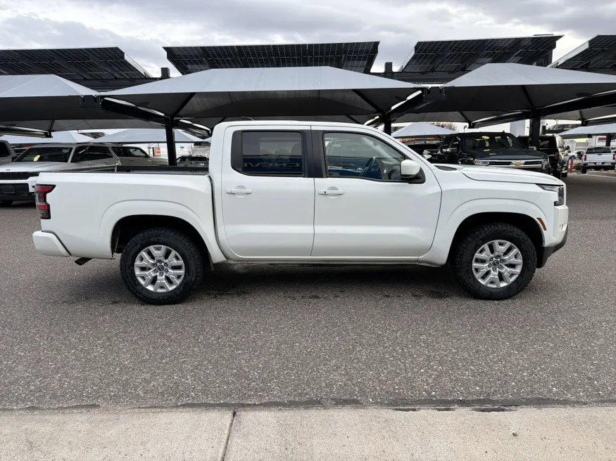 2022 Nissan Frontier SV | Photo 5 of 19