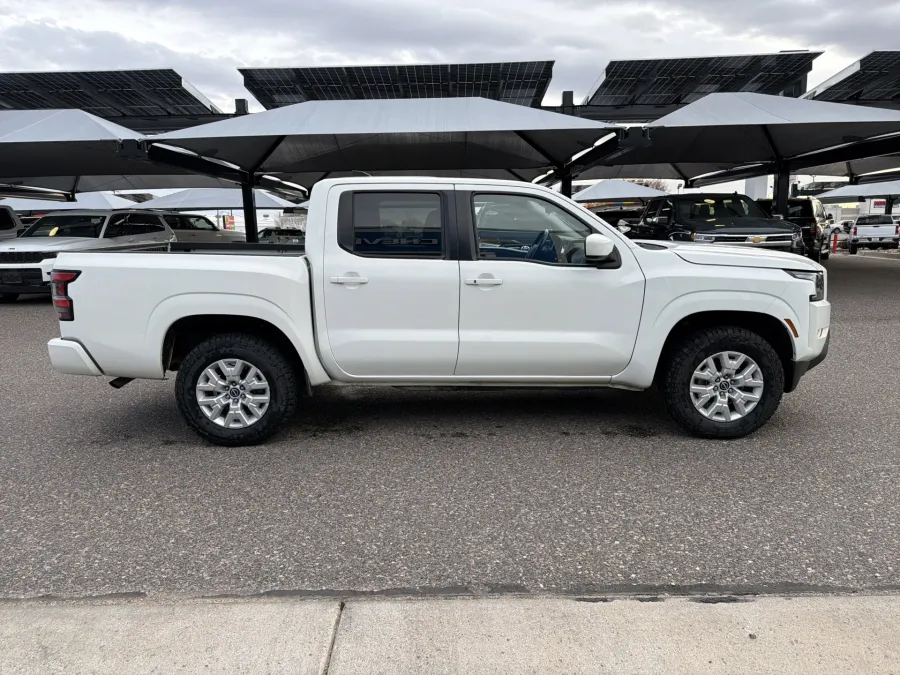 2022 Nissan Frontier SV | Photo 5 of 19