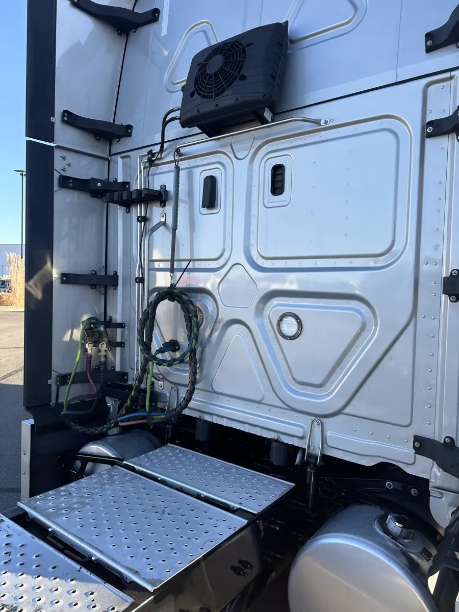 2023 Freightliner Cascadia | Photo 17 of 21