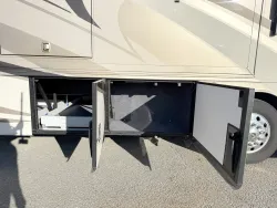 2019 Newmar Ventana 4037 | Thumbnail Photo 25 of 31
