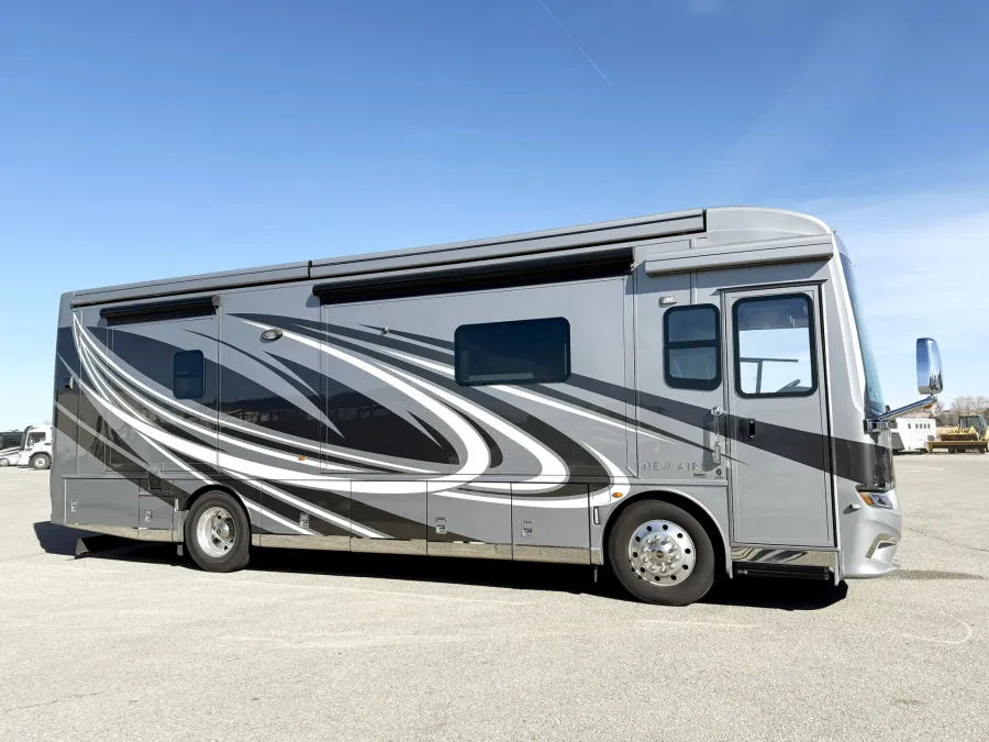 2019 Newmar New Aire 3341 | Photo 1 of 5