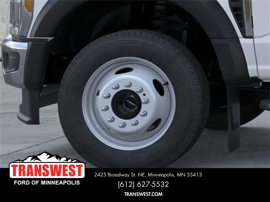 2025 Ford Super Duty F-550 | Photo 19 of 22