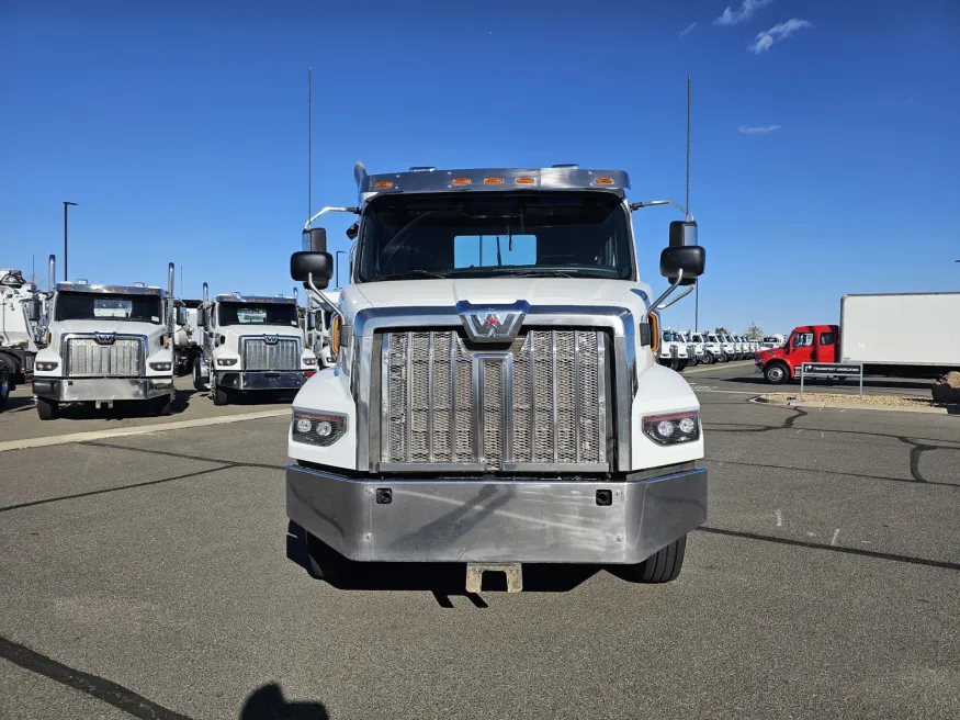 2025 Western Star 47X | Photo 2 of 17