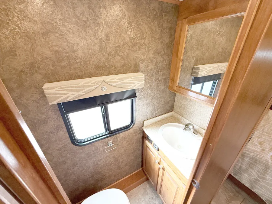 2015 Tiffin Allegro Open Road 34TGA | Photo 14 of 31