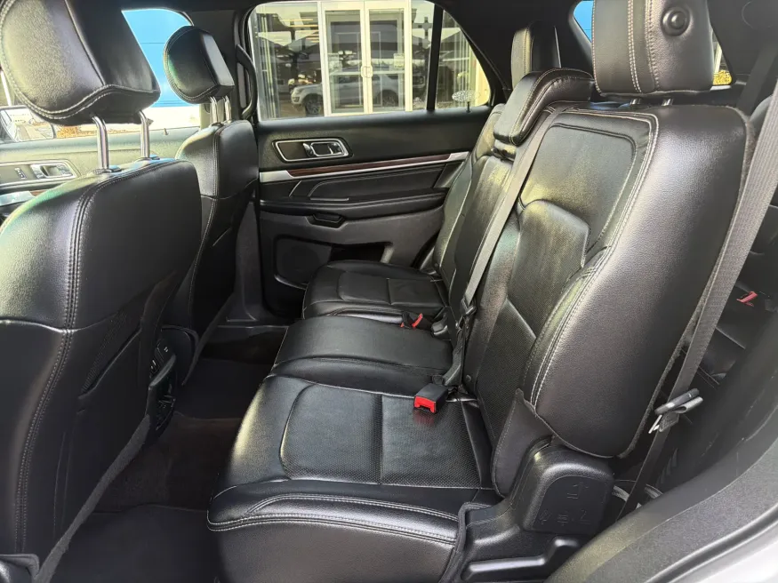 2016 Ford Explorer Limited | Photo 12 of 24