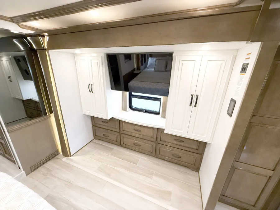 2026 Newmar Dutch Star 4325 | Photo 15 of 32