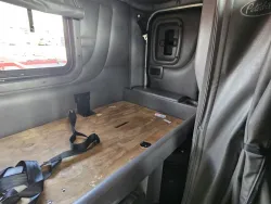 2020 Peterbilt 389 | Thumbnail Photo 30 of 35