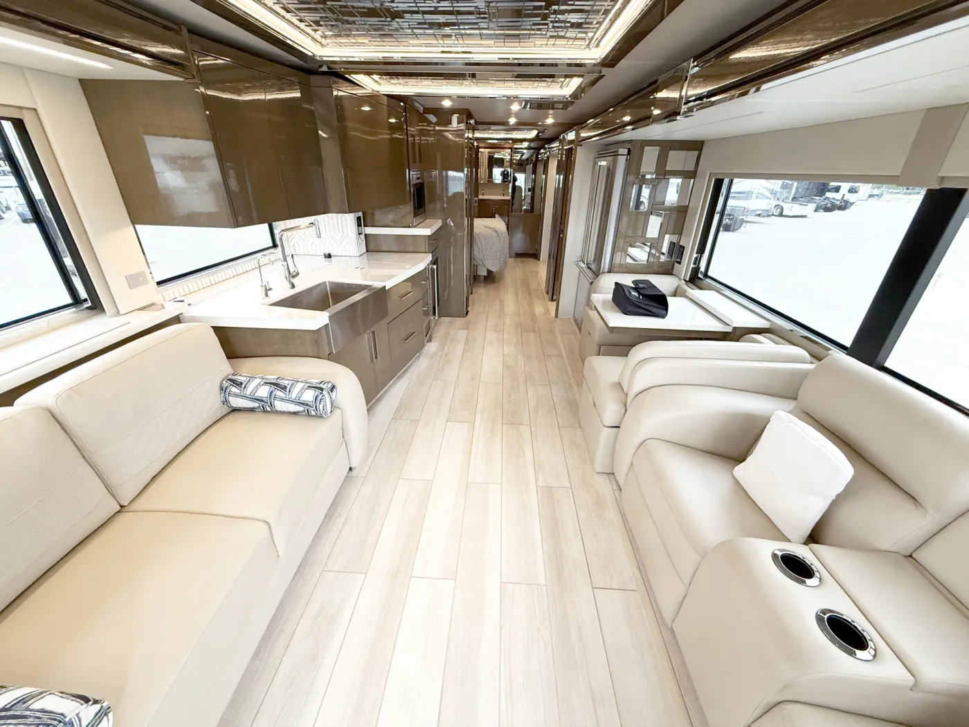 2024 Newmar King Aire 4596 | Photo 3 of 31