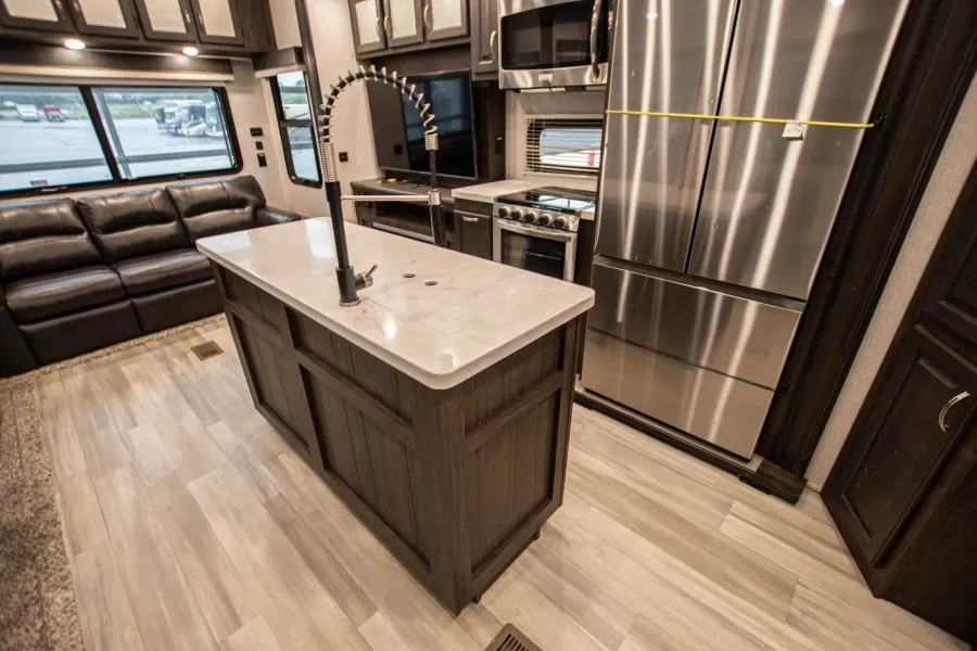 2022 Coachmen Brookstone 398MBL | Photo 13 of 27
