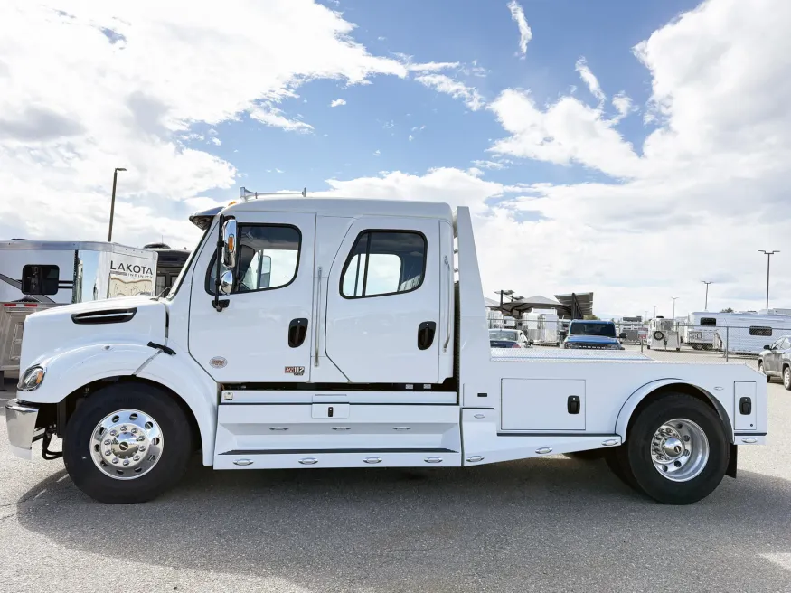 2026 Freightliner M2 112 SUMMIT HAULER | Photo 3 of 21