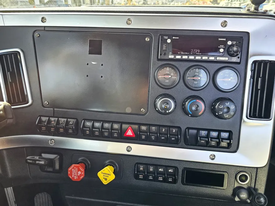 2025 Western Star 47X | Photo 13 of 14