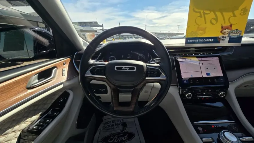 2022 Jeep Grand Cherokee L | Photo 17 of 36