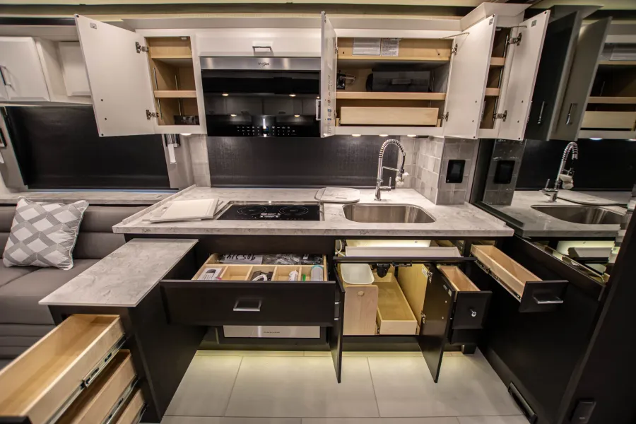 2026 Newmar Mountain Aire 4118 | Photo 19 of 44