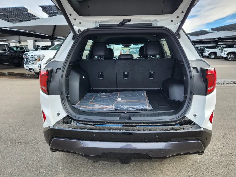2026 GMC Terrain AT4 | Photo 22 of 23